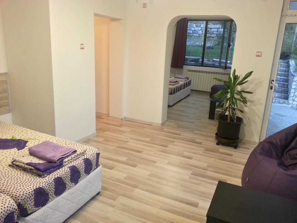 Guest House Bedrock 贝洛格拉奇 外观 照片