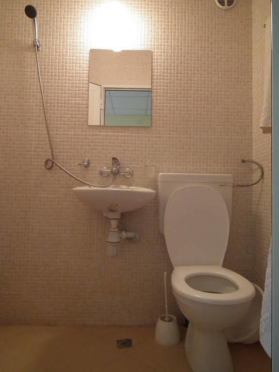 Guest House Bedrock 贝洛格拉奇 外观 照片