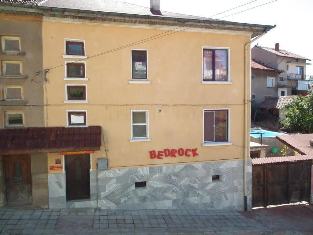 Guest House Bedrock 贝洛格拉奇 外观 照片